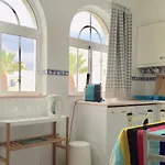 Garden- One Bedroom With Terrace 公寓