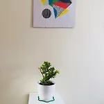 公寓 Garden- One Bedroom With Terrace