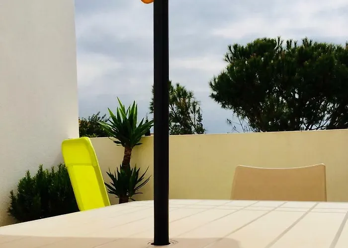 Garden- One Bedroom With Terrace Апартаменты
