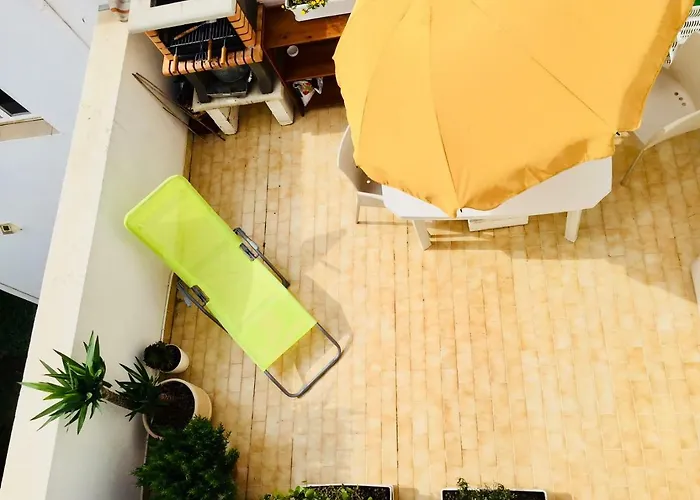 아파트 Garden- One Bedroom With Terrace *