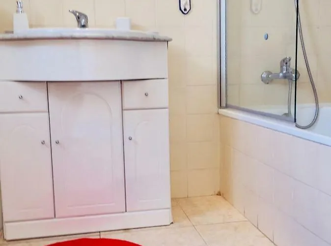 아파트 Garden- One Bedroom With Terrace *